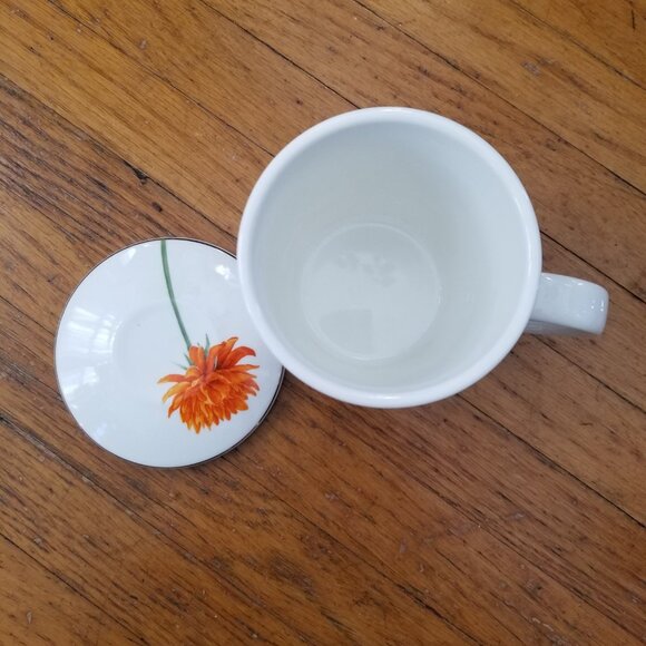 Porcelain Flower Tea Cup w/Matching Lid - Picture 4 of 8